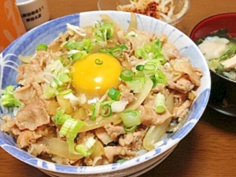 再現レシピ：「すた丼」　豚バラと玉葱のニンニク風味